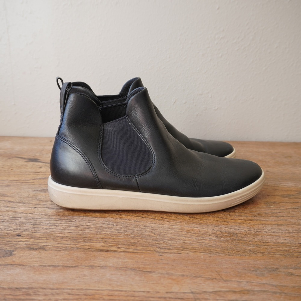 ECCO Women 9-9.5 Black Leather Soft  Chelsea Boots Ankle Sneaker Comfort Casual